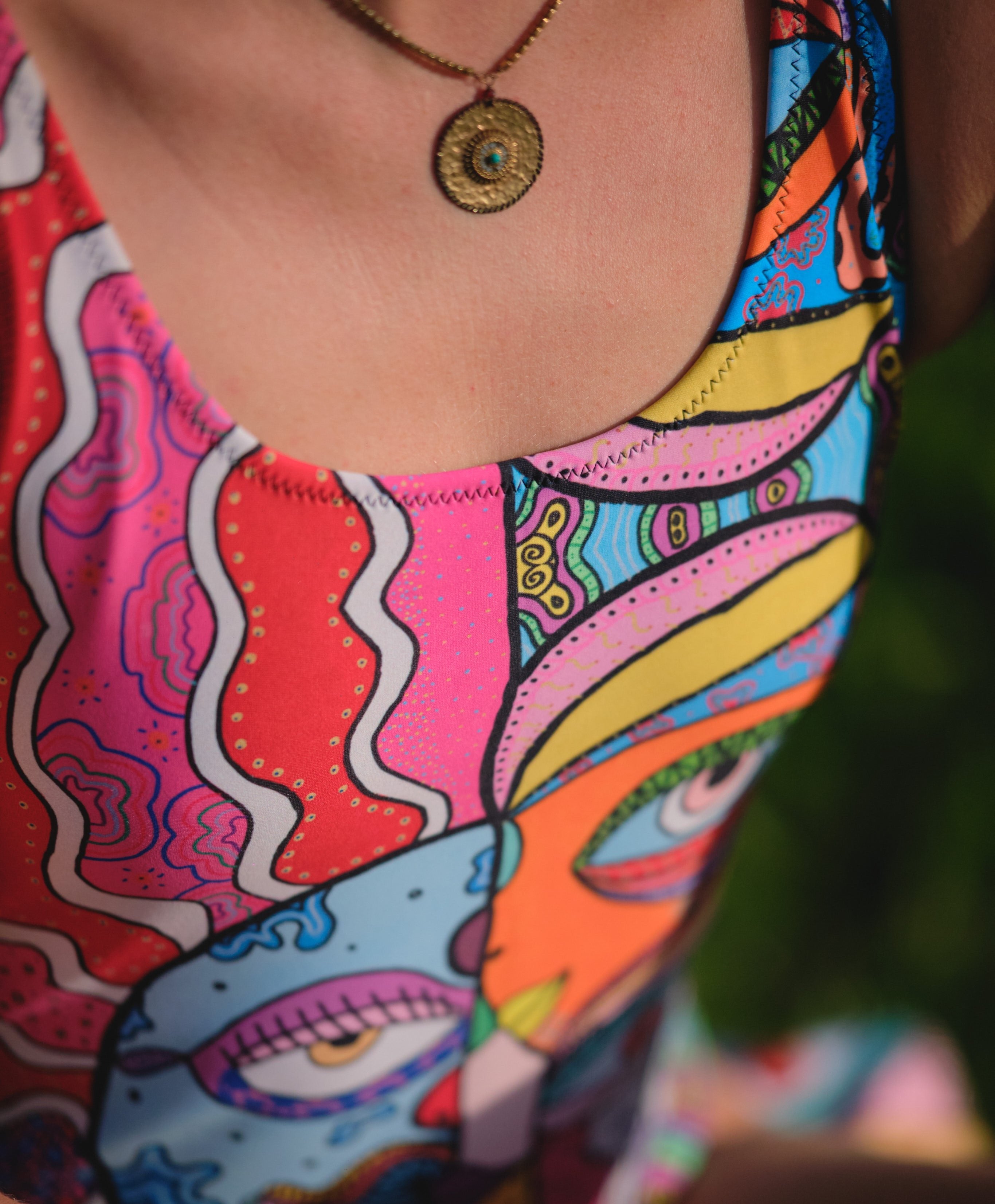 Monokini 'Mooning'